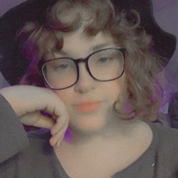 Meet your Posher, Nicolette - Picture 1 of 1